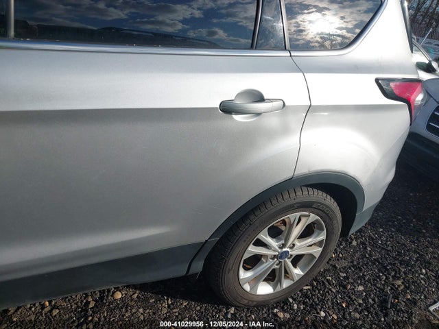1FMCU9GD5HUB72412 Ford ESCAPE SE