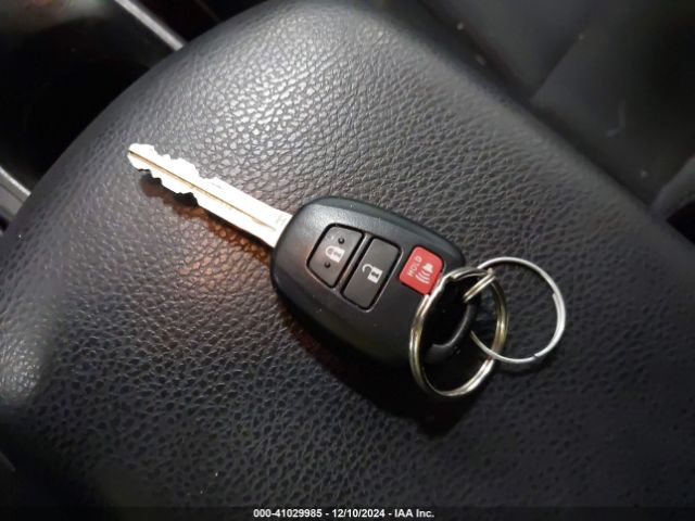 2T3RFREVXEW136833 Toyota Rav4 Xle