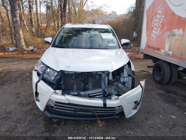 5TDDZRFH9JS849339 Toyota Highlander Limited