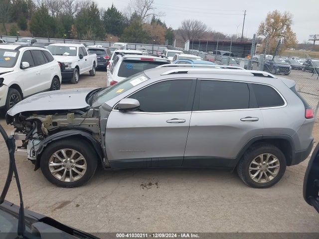 1C4PJLCB7KD298021 Jeep Cherokee Latitude