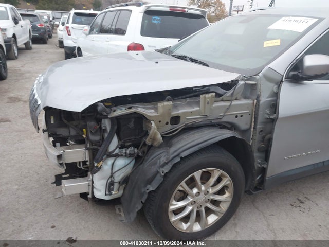 1C4PJLCB7KD298021 Jeep Cherokee Latitude