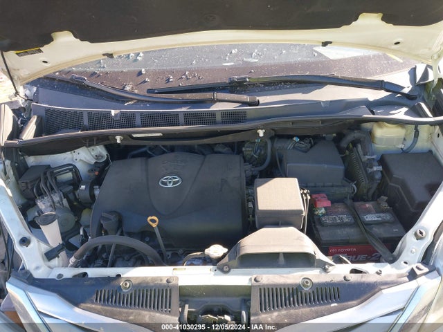 5TDYZ3DC0HS820215 Toyota Sienna Limited Premium 7 Passenger