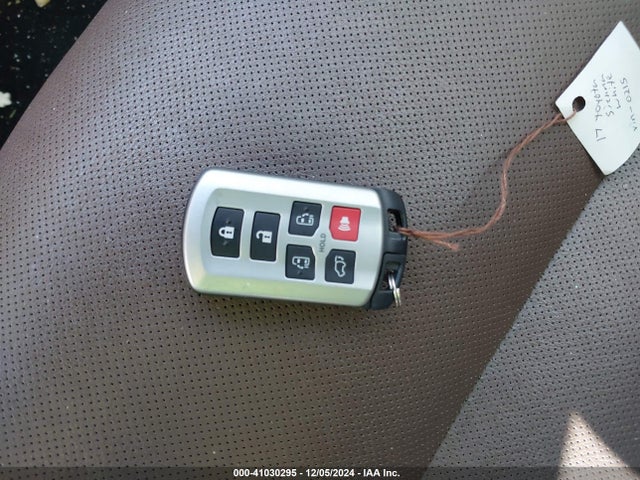 5TDYZ3DC0HS820215 Toyota Sienna Limited Premium 7 Passenger