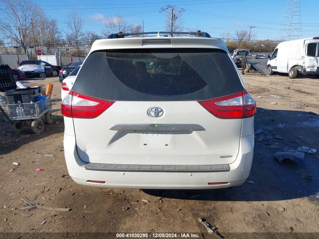 5TDYZ3DC0HS820215 Toyota Sienna Limited Premium 7 Passenger