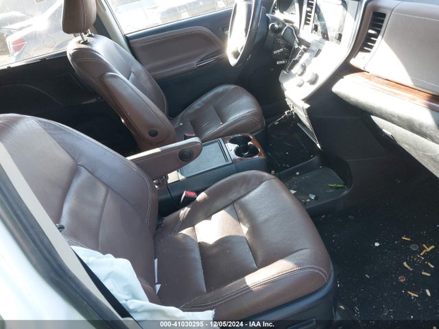 5TDYZ3DC0HS820215 Toyota Sienna Limited Premium 7 Passenger