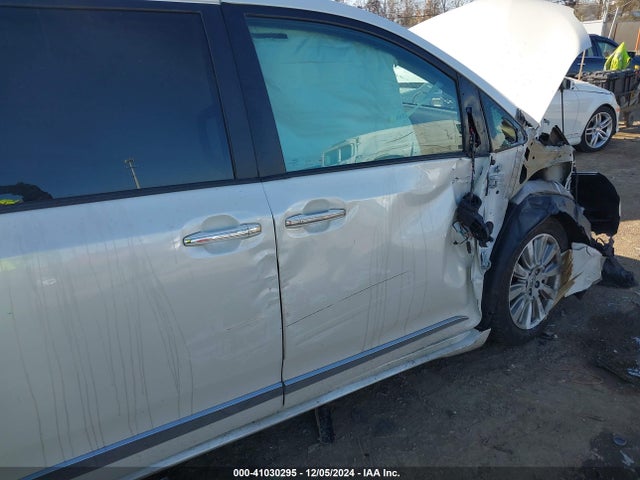 5TDYZ3DC0HS820215 Toyota Sienna Limited Premium 7 Passenger