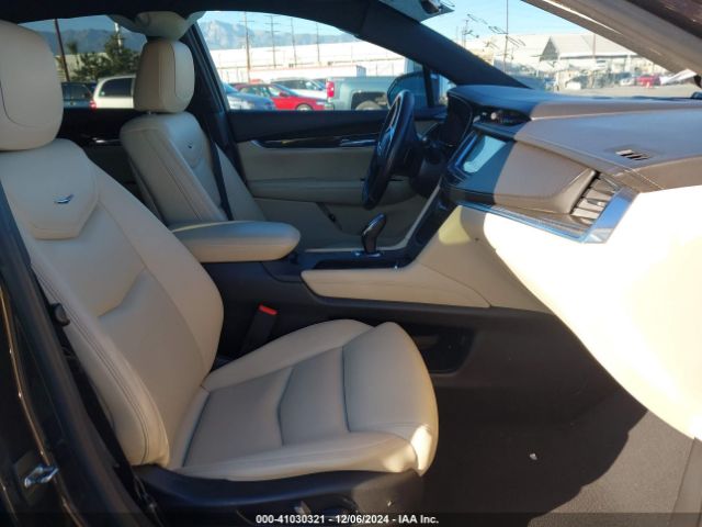 1GYKNARS5HZ207974 Cadillac Xt5 Standard