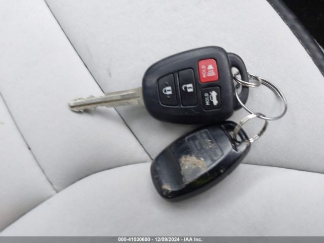 2T1BURHE3GC636039 Toyota COROLLA LE