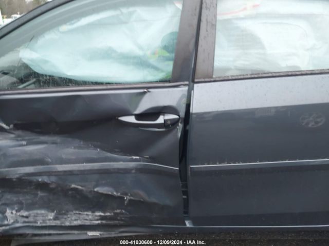 2T1BURHE3GC636039 Toyota COROLLA LE