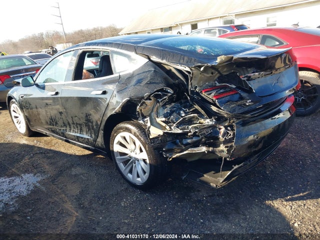 2018 TESLA MODEL S 5YJSA1E24JF246056 Photo 2
