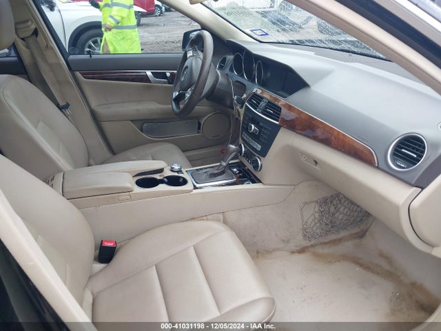 WDDGF8AB0EG235224 Mercedes-Benz C 300 Luxury 4matic/sport 4matic