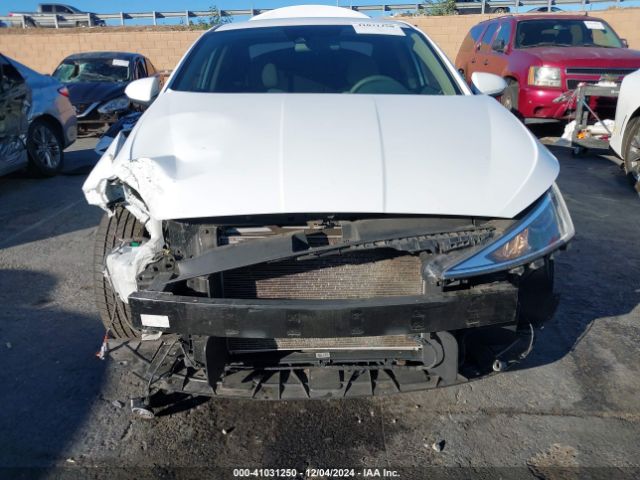 5NPD84LF4KH424627 Hyundai ELANTRA SEL