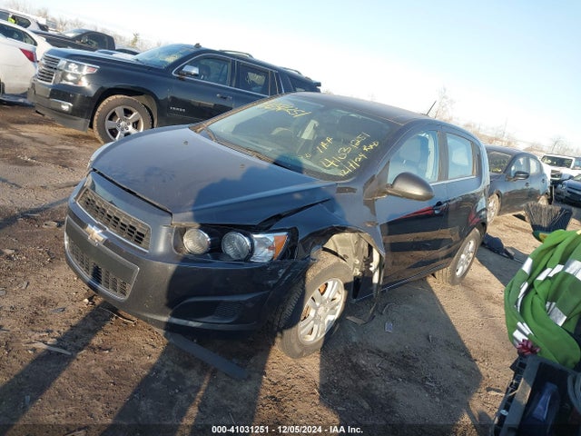 Chevrolet Sonic Lt Auto 2016 1G1JC6SH7G4134324 Image 2