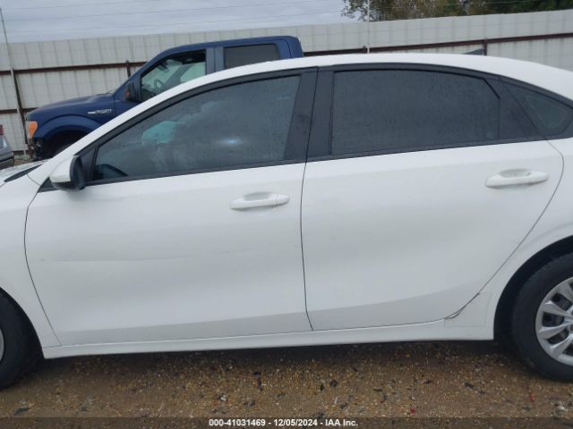3KPF24AD2NE430219 KIA FORTE FE