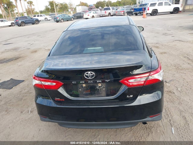 Toyota CAMRY LE 2018 4T1B11HK0JU074011 Image 17