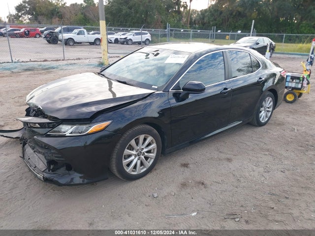 Toyota CAMRY LE 2018 4T1B11HK0JU074011 Image 2