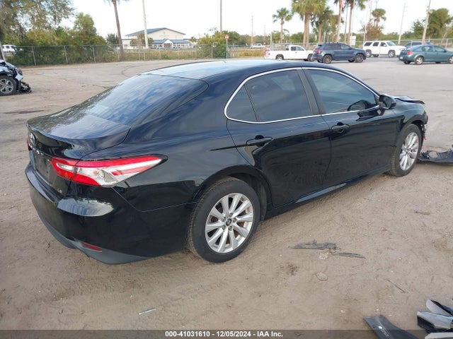 Toyota CAMRY LE 2018 4T1B11HK0JU074011 Image 4