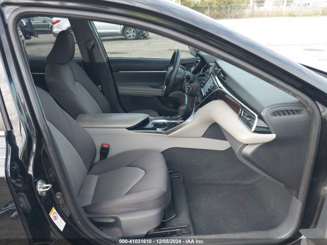 Toyota CAMRY LE 2018 4T1B11HK0JU074011 Image 5