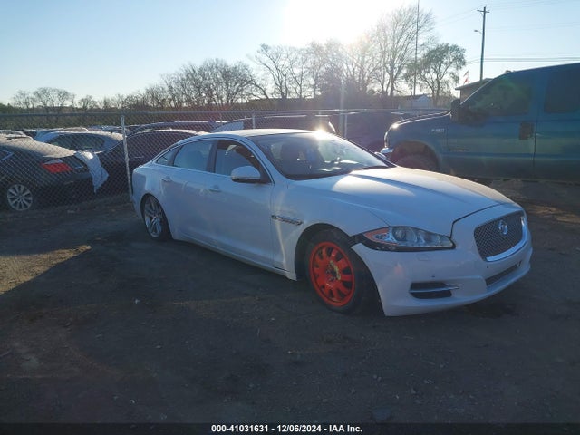 Jaguar XJ 2015 SAJWA2GZ7F8V81158 Image 13