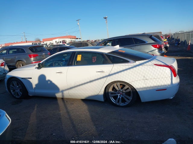 Jaguar XJ 2015 SAJWA2GZ7F8V81158 Image 14