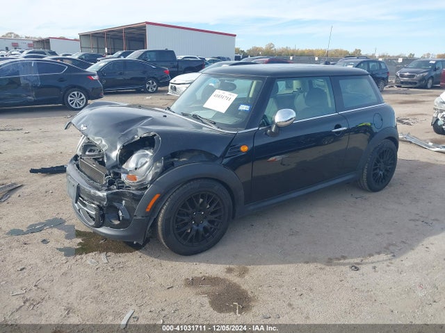 2011 MINI COOPER WMWSU3C55BT096938 Photo 1