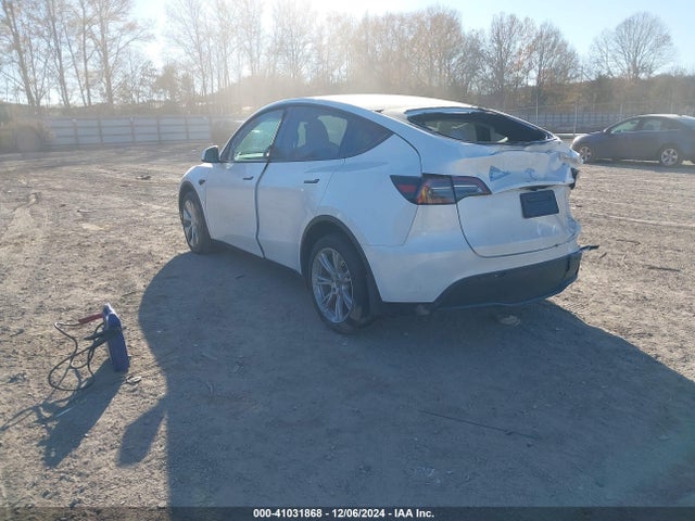 2023 TESLA MODEL Y 7SAYGDEE5PA174328 Photo 2