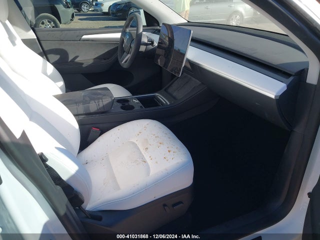 2023 TESLA MODEL Y 7SAYGDEE5PA174328 Photo 4