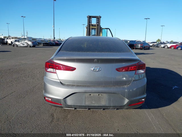 Hyundai ELANTRA SE 2019 5NPD74LF5KH401358 Image 16