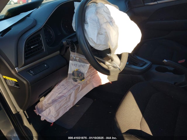 Hyundai ELANTRA SE 2019 5NPD74LF5KH401358 Image 17