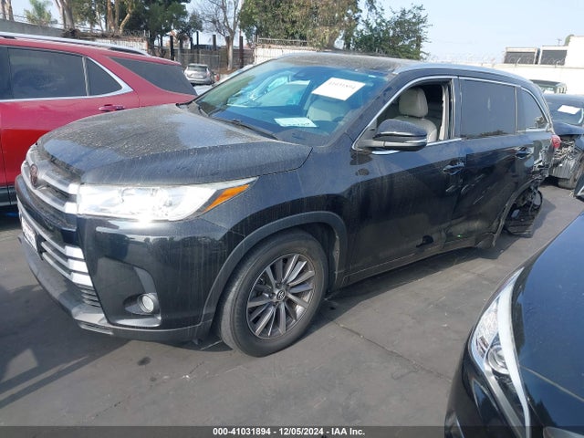 Toyota Highlander Xle 2018 5TDKZRFH5JS534786 Image 2