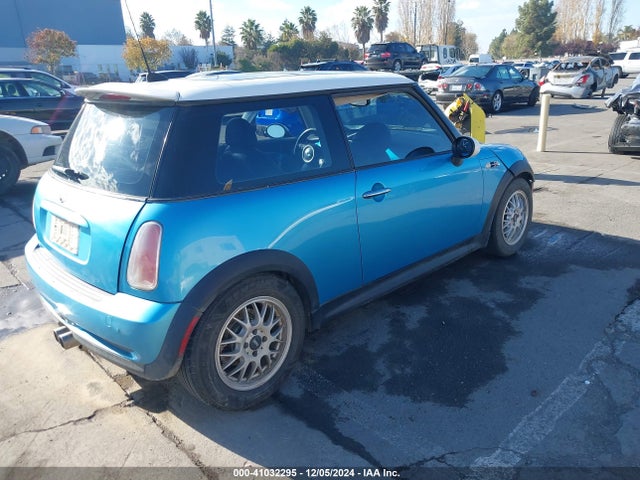 2005 MINI COOPER S WMWRE33565TL15647 Photo 3