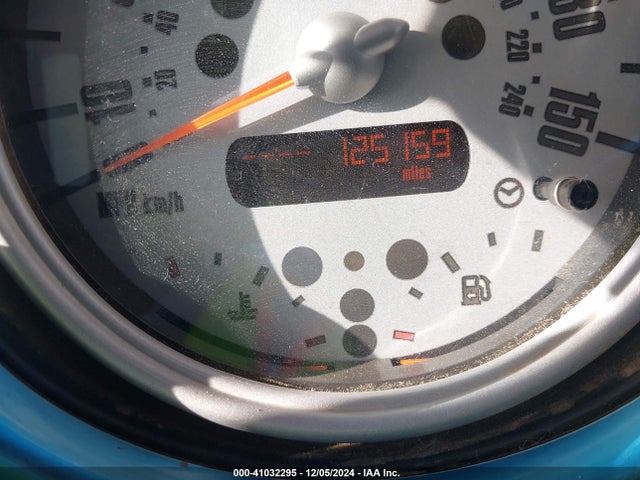 2005 MINI COOPER S WMWRE33565TL15647 Photo 6