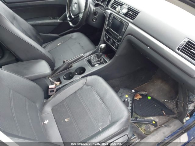 1VWDT7A34HC053110 Volkswagen Passat 1.8t R-line