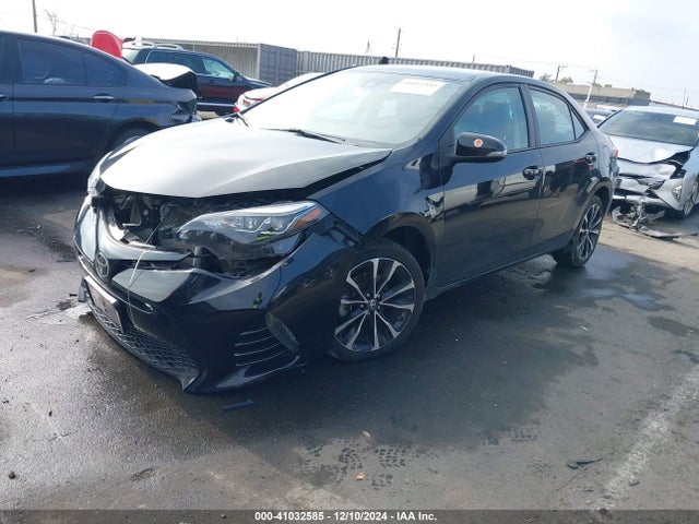 Toyota COROLLA SE 2018 5YFBURHE2JP774730 Image 2