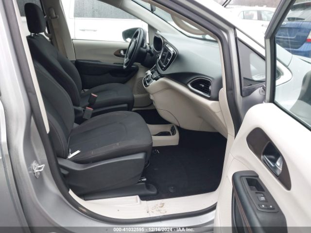 2C4RC1DG2KR638562 Chrysler Pacifica Touring