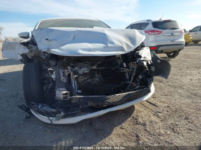 1C3CCCCB3FN574532 Chrysler 200 C