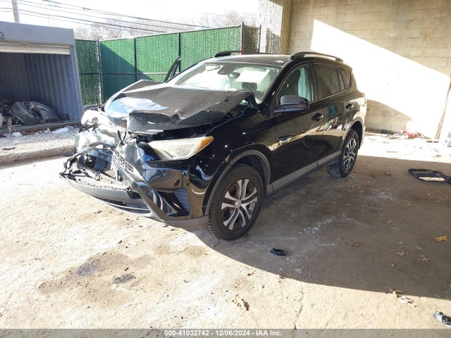 Toyota RAV4 LE 2017 2T3BFREV5HW608281 Image 2