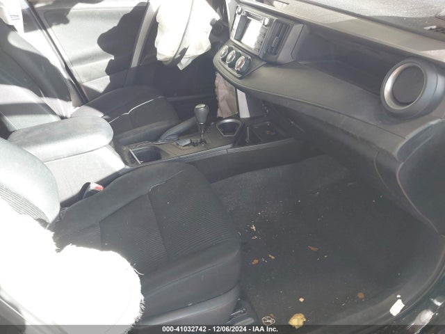 Toyota RAV4 LE 2017 2T3BFREV5HW608281 Image 5