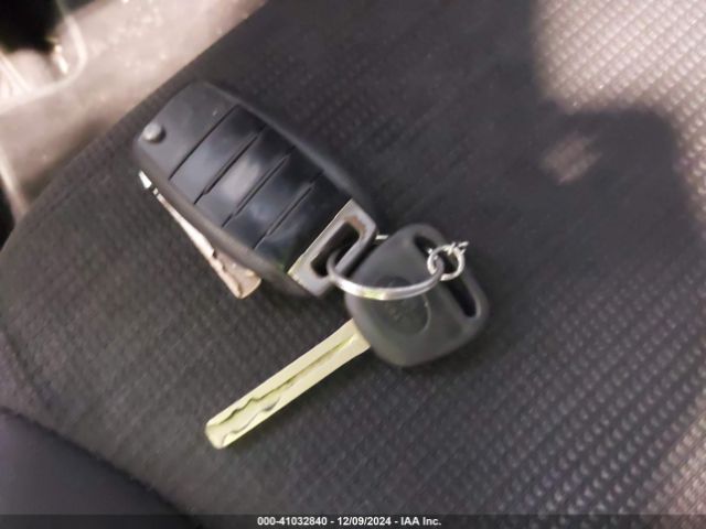 5XYKT3A64FG564290 KIA SORENTO LX