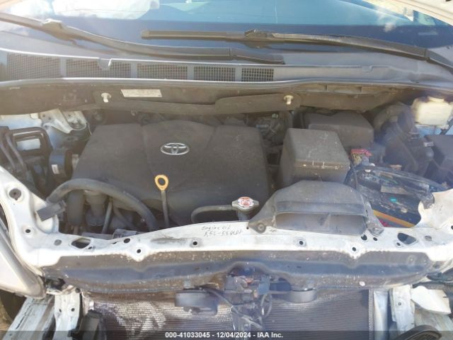5TDYZ3DC7HS813360 Toyota Sienna Xle 8 Passenger