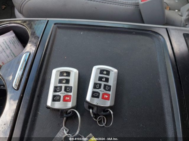 5TDYZ3DC7HS813360 Toyota Sienna Xle 8 Passenger