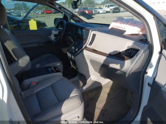 5TDYZ3DC7HS813360 Toyota Sienna Xle 8 Passenger