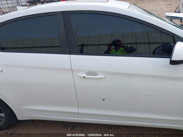 Hyundai Elantra Value Edition 2018 5NPD84LF0JH261554 Image 14