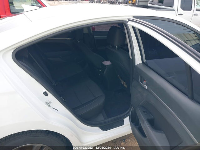 Hyundai Elantra Value Edition 2018 5NPD84LF0JH261554 Image 8