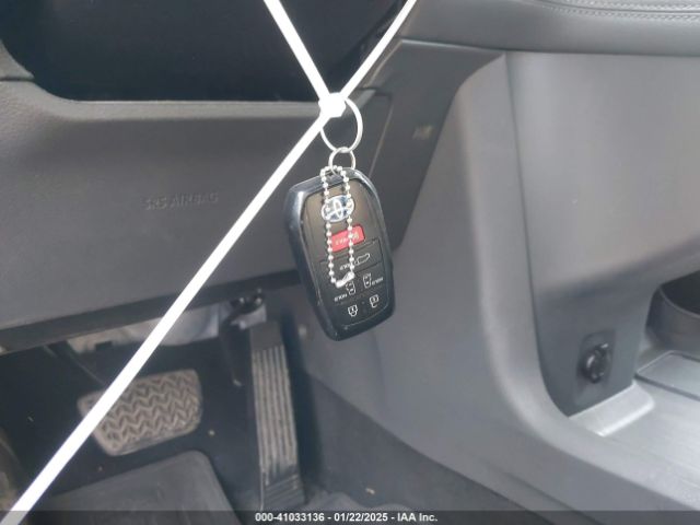 5TDYRKEC1NS097138 Toyota SIENNA XLE