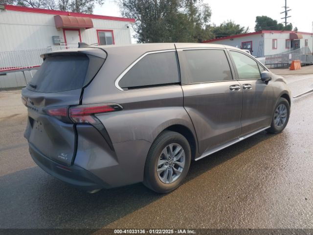 5TDYRKEC1NS097138 Toyota SIENNA XLE