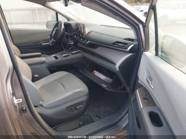 5TDYRKEC1NS097138 Toyota SIENNA XLE