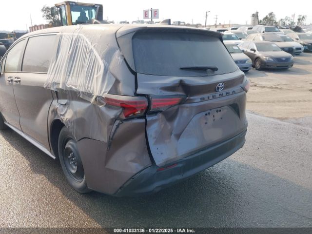 5TDYRKEC1NS097138 Toyota SIENNA XLE