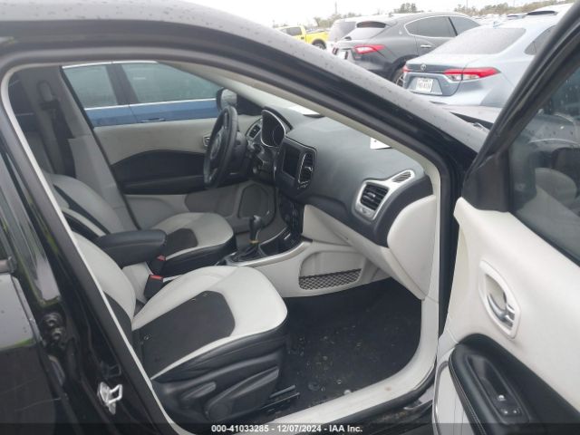 3C4NJCBB0JT503339 Jeep Compass Sun And Wheel Fwd