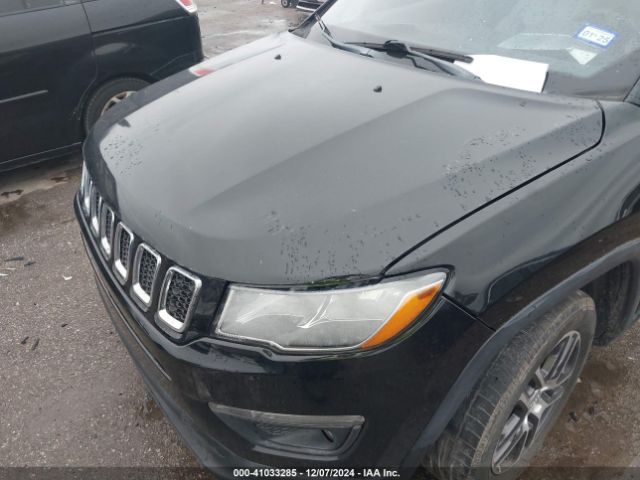 3C4NJCBB0JT503339 Jeep Compass Sun And Wheel Fwd